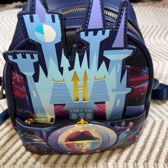 north face backpack travel bag The NF0A81DN Base Camp Voyager Pack The 360 _upsell_liard-crazy-horse-leather-wallet Color:Space Dino SALY | Expandable Travel